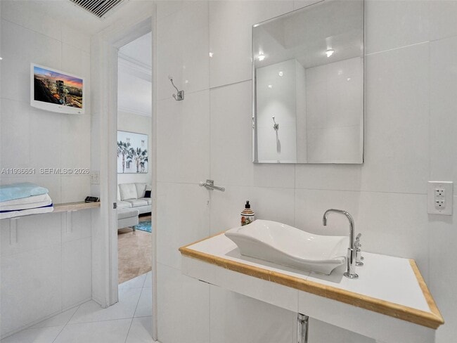 Building Photo - 3180 S Ocean Dr