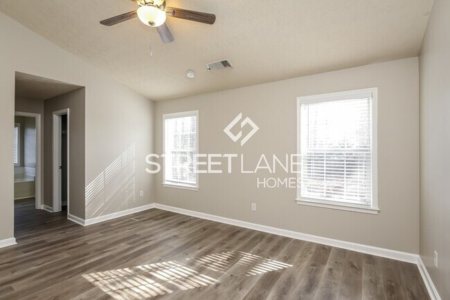 Building Photo - NOW OFFERING FIRST FULL MONTH FREE!