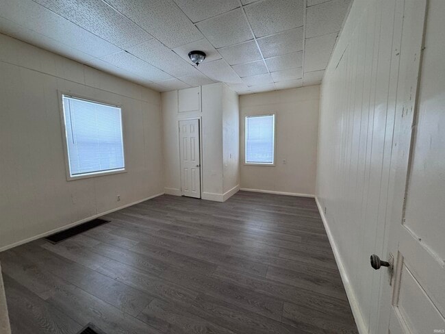 Building Photo - 614 W Charles St