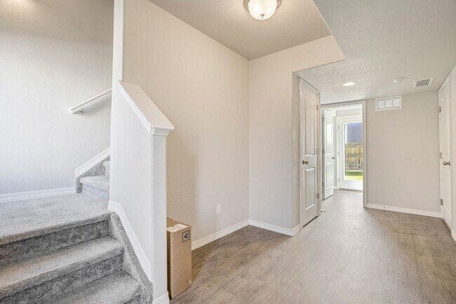 Building Photo - Modern 3bd Home Near Peterson AFB on Power...