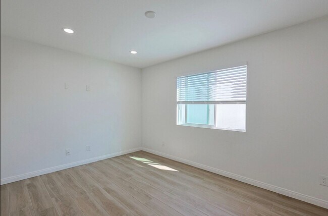 Building Photo - 143 Buccaneer Dr