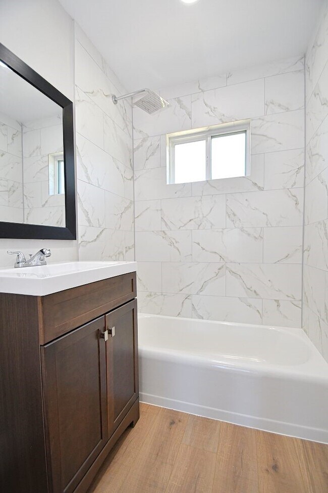 Building Photo - 10910 Fullerton Dr