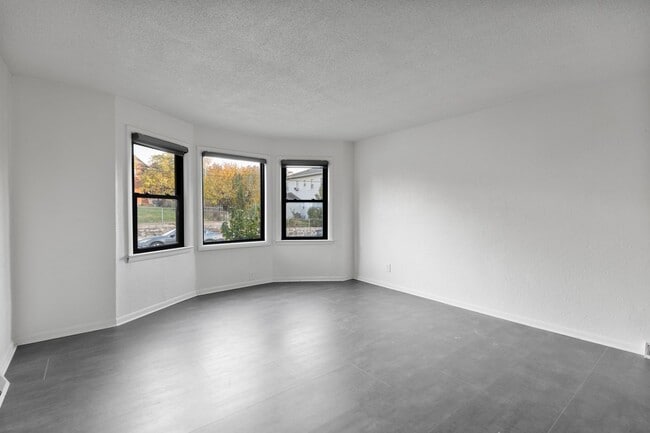 Building Photo - Pendleton Heights 4BR—Updated Historic Cha...