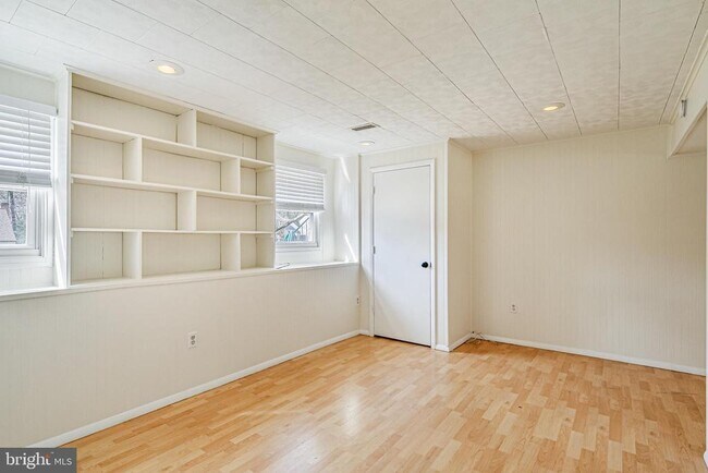 Building Photo - 510 Retford Dr