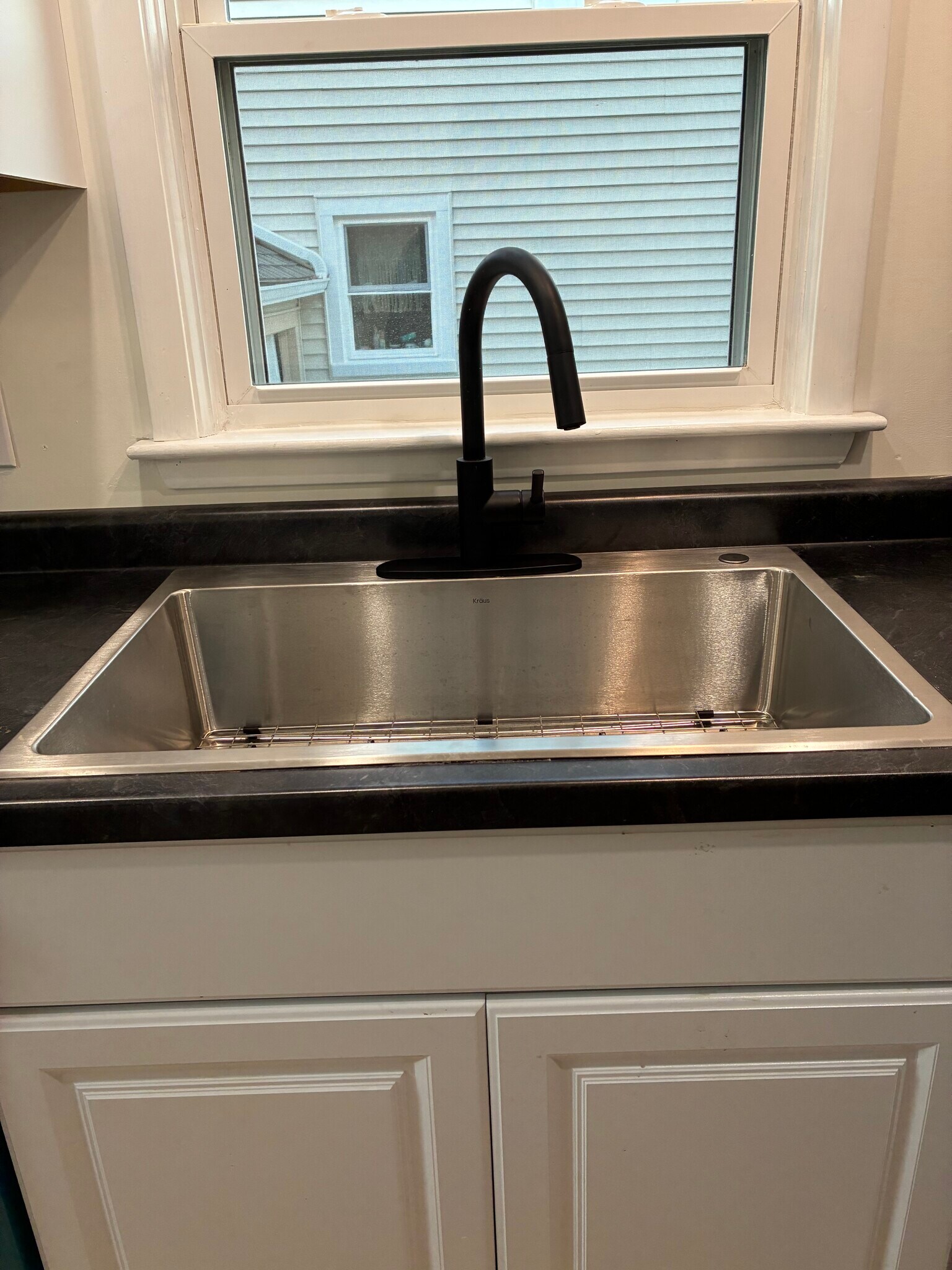 Large stainless sink! - 326 Poplar St
