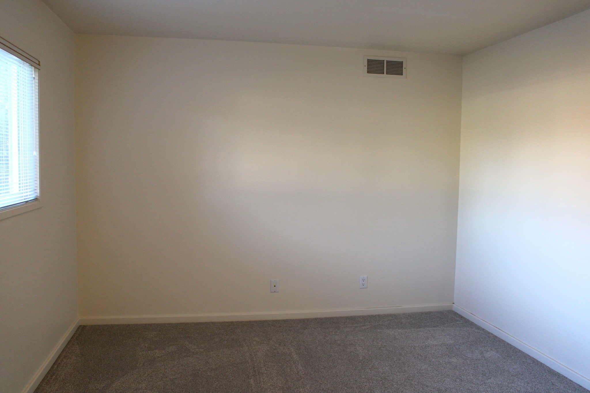 Building Photo - 1219 1st St