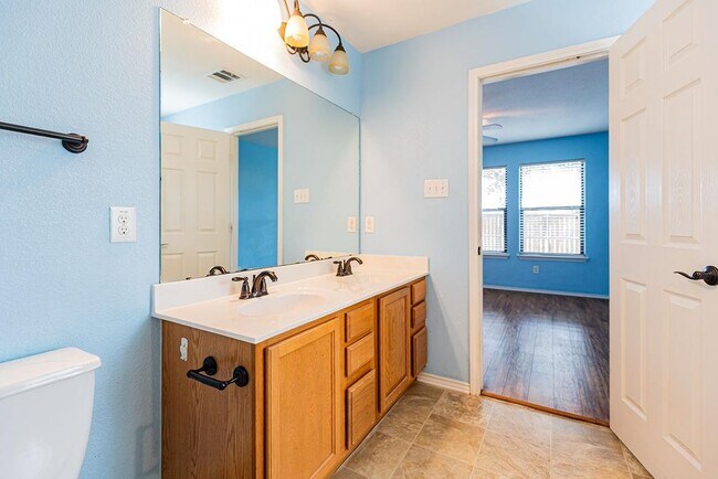 Building Photo - 2019 Woodway Dr