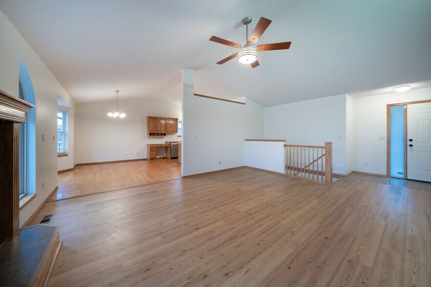 Building Photo - 1339 S Summit Rd