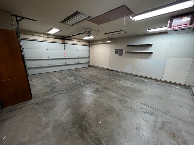 Building Photo - Beautiful 4 Bed, 2 Bath House in South Fort Collins! Avail. June 10th!