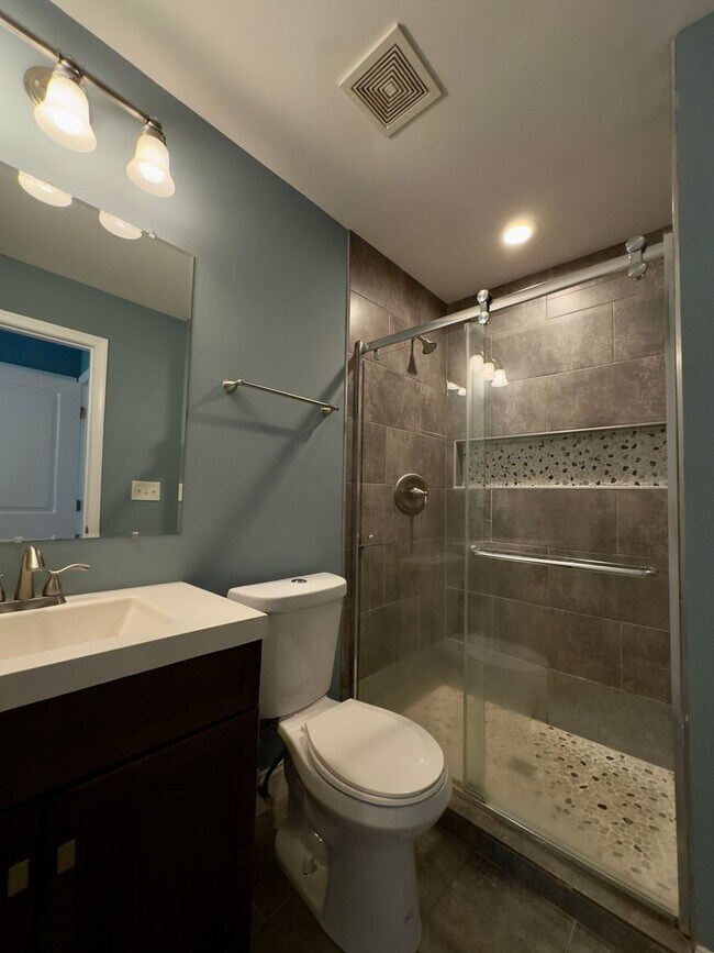 Building Photo - 615 W 33rd St