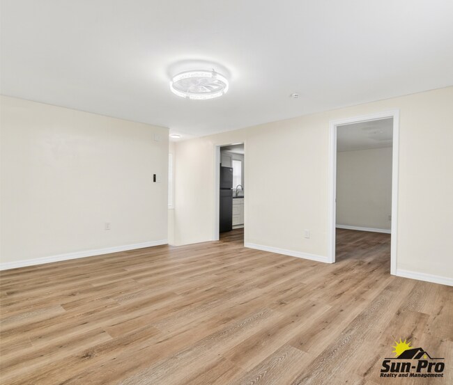 Building Photo - 213 Live Oak Ave