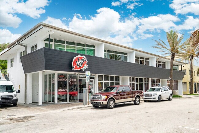 Building Photo - Beachfront Bloo's -2 Units-Ocean View Balc...