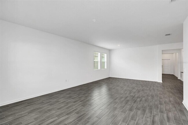 Building Photo - 6243 Lakepine St