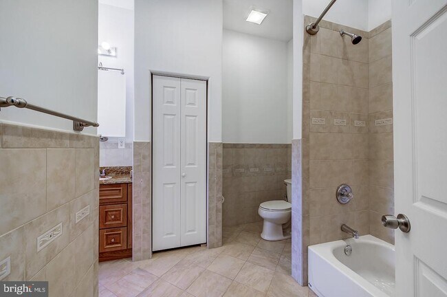 Building Photo - 2608 Edgemont St