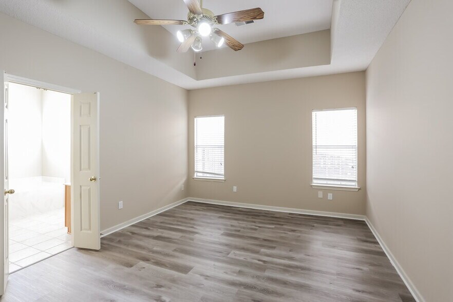 Building Photo - 1129 Red Fern Cir E