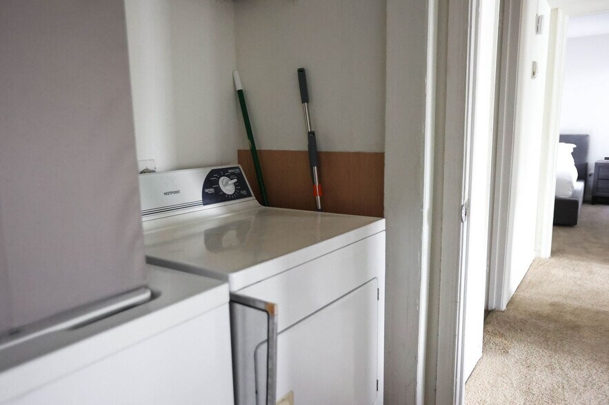 Building Photo - 220 Garris Dr