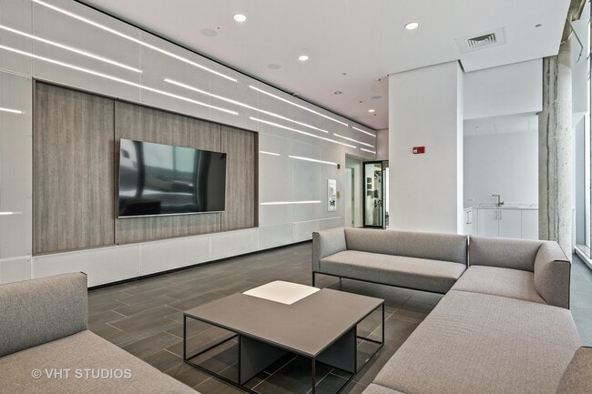 Building Photo - 600 N Fairbanks Ct