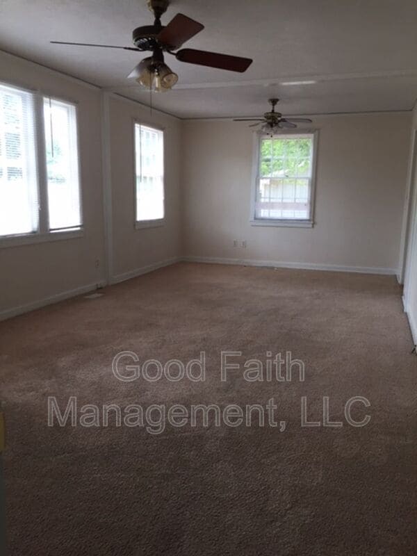 Building Photo - 2347 Henry Cir