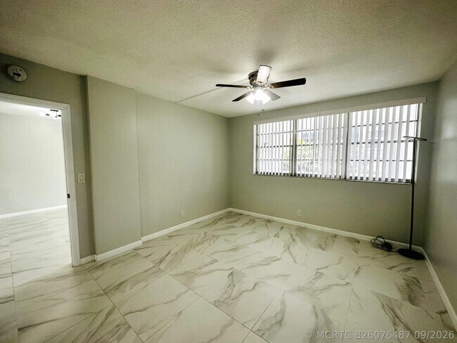 Building Photo - 1333 E Hallandale Beach Blvd