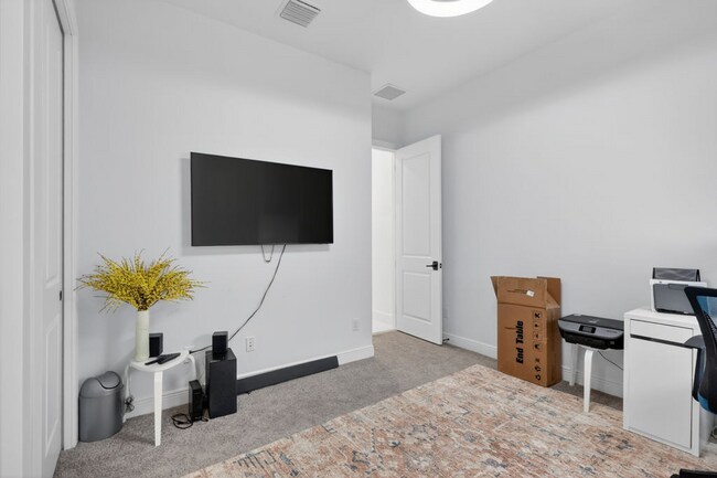 Building Photo - 10195 SW Latium Wy