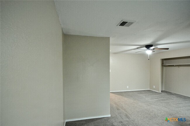 Building Photo - 744 Pinehurst Dr