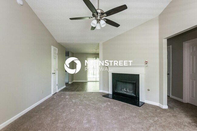 Building Photo - 3 Bedroom Pet-Friendly Home in Hampton, GA with Main Street Renewal