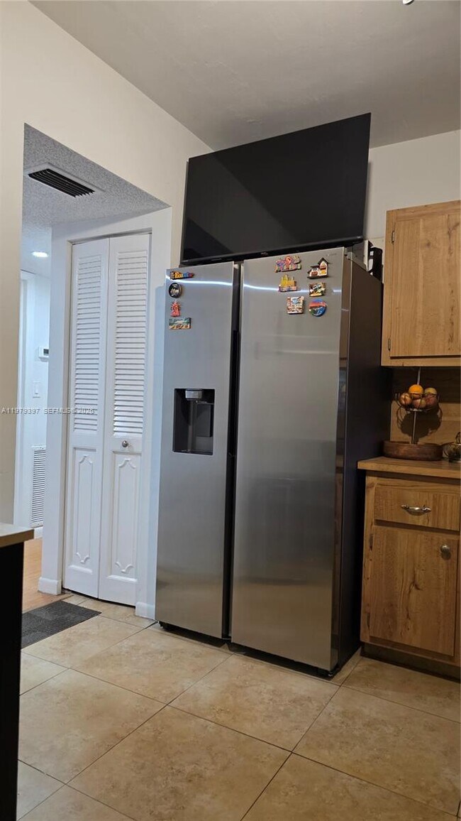 Building Photo - 750 NE 199th St