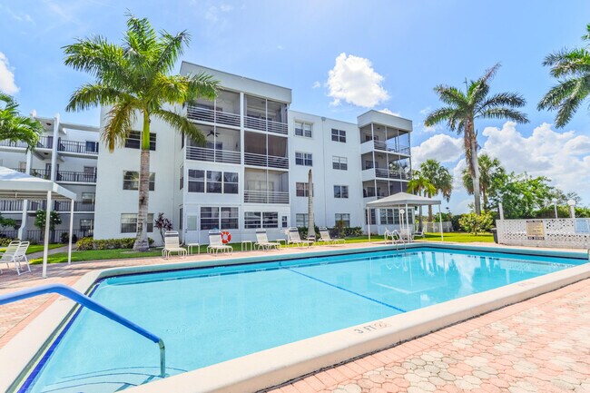 Building Photo - 3000 Sunrise Lakes Dr W