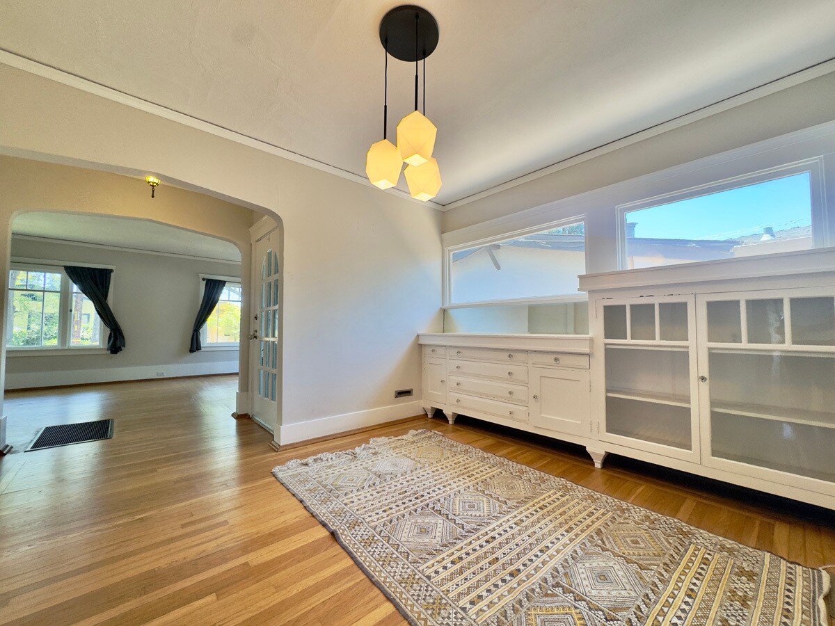 Building Photo - 2309 Derby St