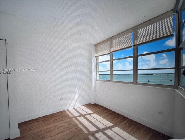 Building Photo - 999 Brickell Bay Dr