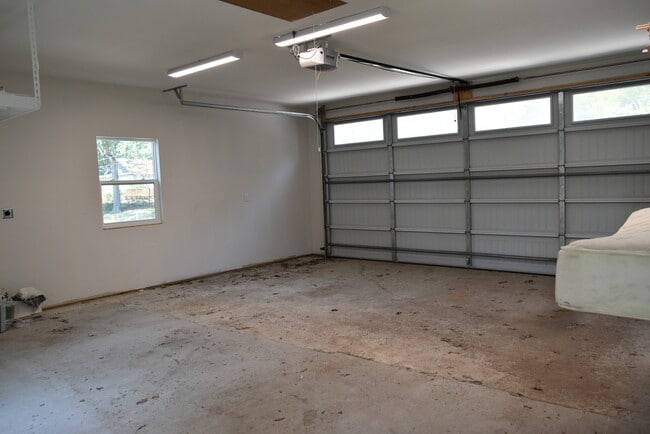 Building Photo - 1619 N University Ave