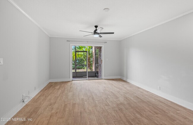 Building Photo - 22 Comares Ave