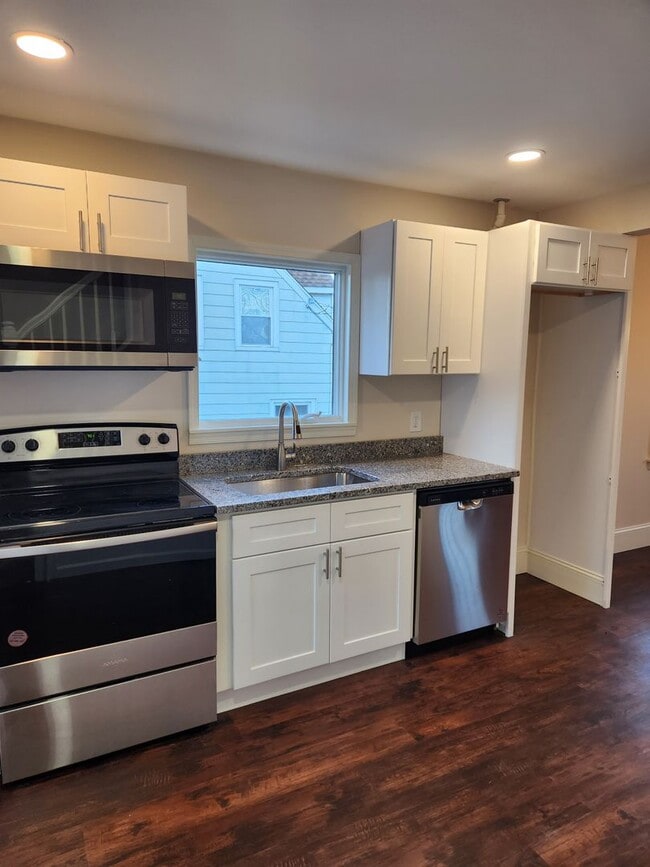 Building Photo - 344 Woodland View Dr