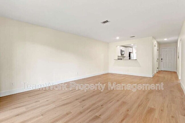 Building Photo - 8483 Yadkin Cir