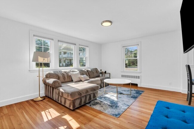 Building Photo - 898 Adams St