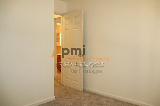 Building Photo - 48 Primrose Dr