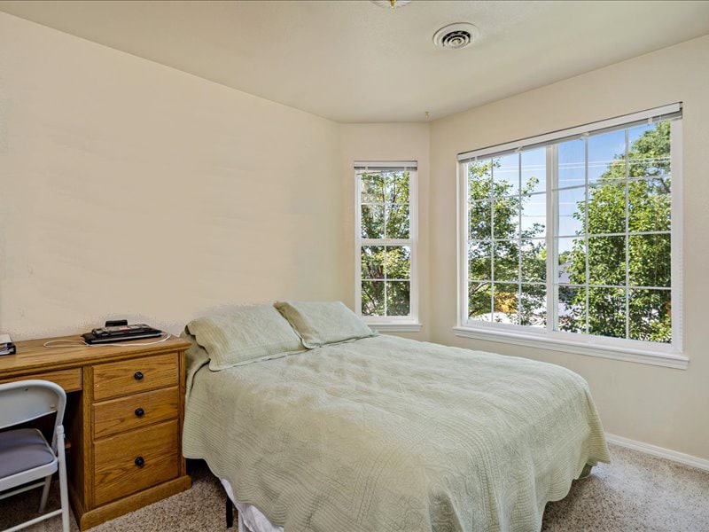 Building Photo - 3013 W Pleasanton Ave