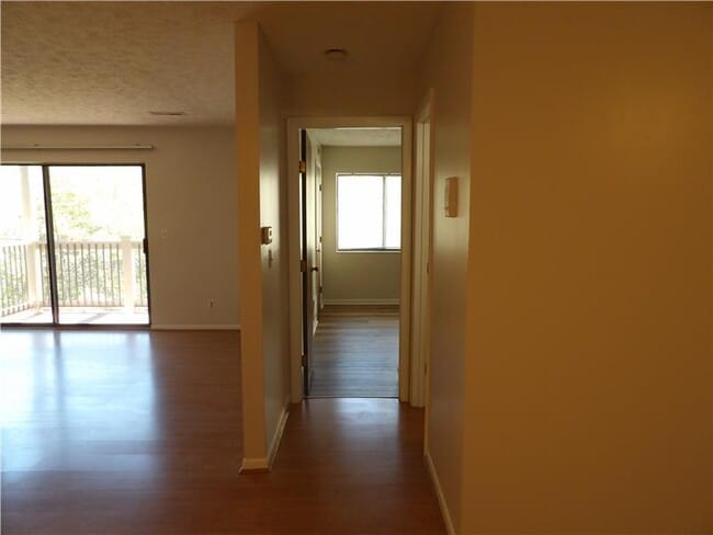 Building Photo - 18 Woodland Hills Dr
