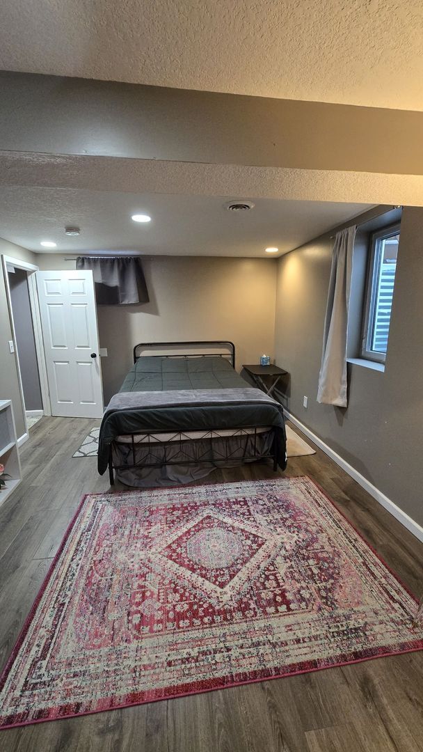 Building Photo - Charming & Spacious Home for Rent in Crystal!