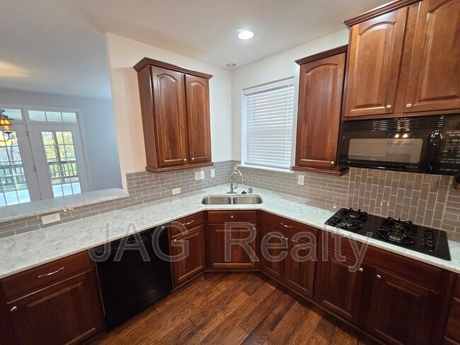 Building Photo - 3084 Sycamore Point Tr