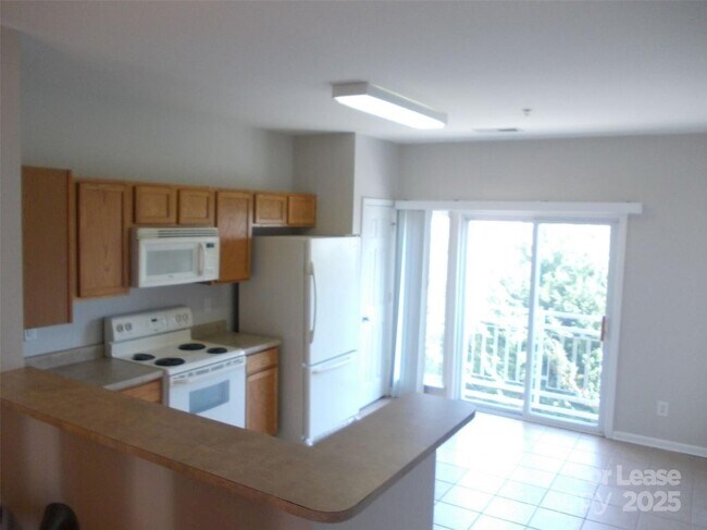 Building Photo - 641 Raphael Place