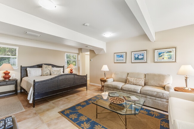 Building Photo - 1600 Treasure Ln