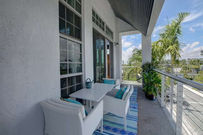 Building Photo - 185 NE 4th Ave