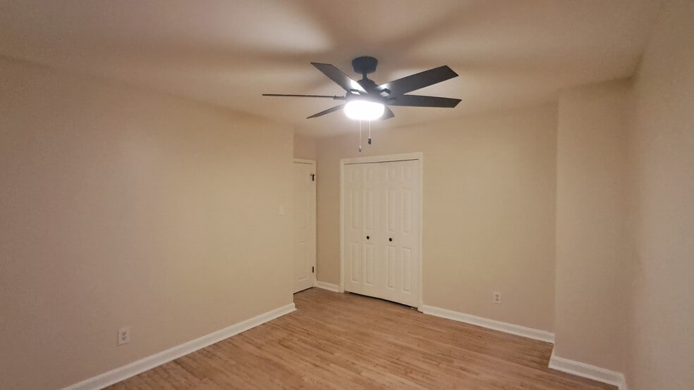 Building Photo - 855 Reverdy Rd