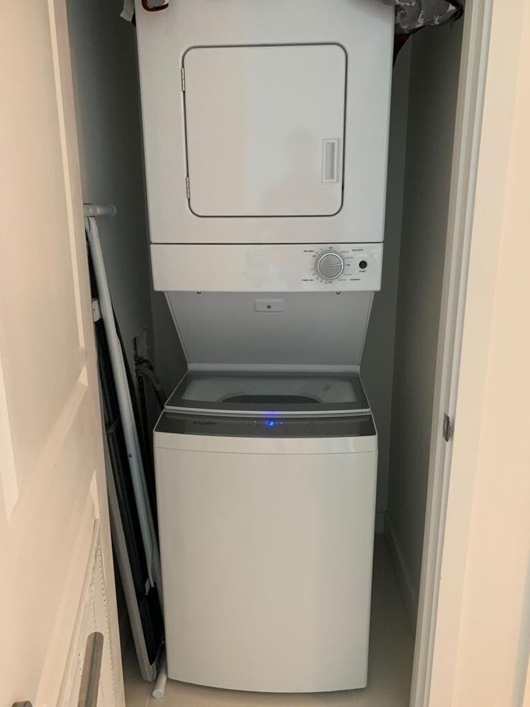 W/D - 1600 NE 1st Ave