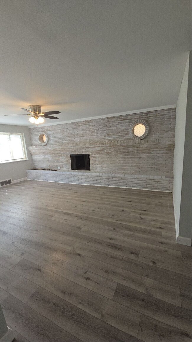 Building Photo - 1813 Spencer Ave