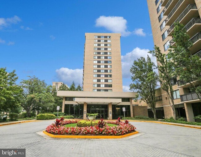 Building Photo - 3709 S George Mason Dr