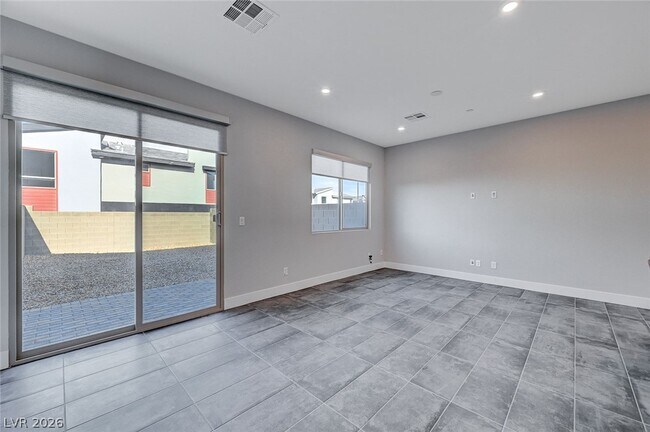Building Photo - 2374 San Siro St