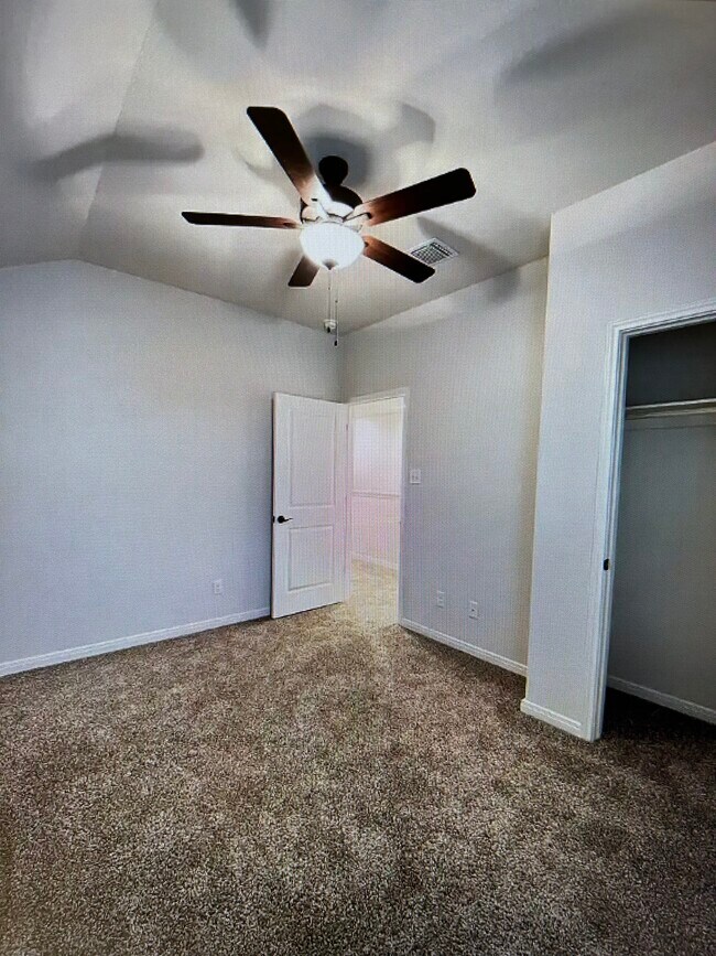 Building Photo - 7523 Gramercy Way
