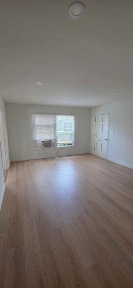 Building Photo - 7034 Hazeltine Ave